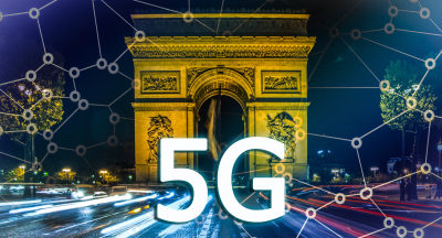 5G or LTE presentation. Paris modern city on the background La France est en retard comparé à de nombreux autres pays dans le développement de la 5G.