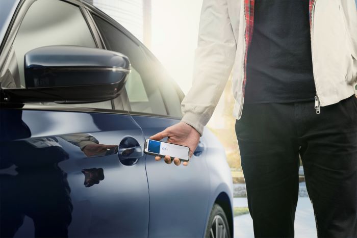 Chez BMW, certains conducteurs vont pouvoir déverrouiller leur voiture directement avec leur iPhone.