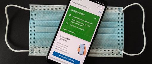 smartphone-5673139__340 Applications de tracage dediees a la pandemie de la Covid 19 pour l UE
