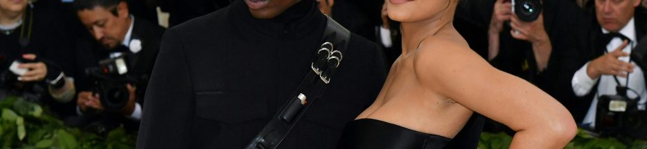 Travis Scott accompagné de Kylie Jenner à un évènement