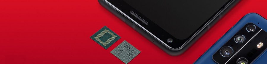 filmer-8k-smartphone-puce-qualcomm Deux smartphones exposant leurs caméras, selfie et dorsales, et qui sont alignés avec deux puces.
