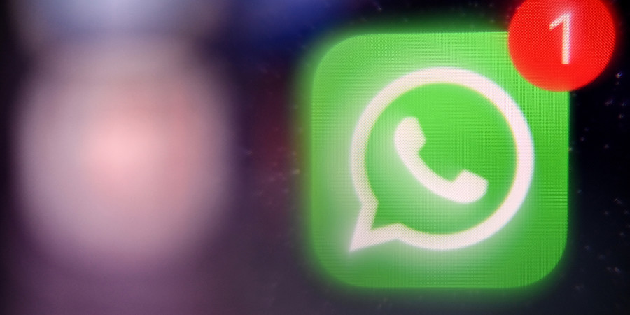 L’icône verte de l’application mobile WhatsApp en 2023 sur un smartphone.