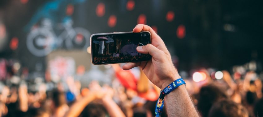 Quand le smartphone devient la bête noire de l’industrie du live !