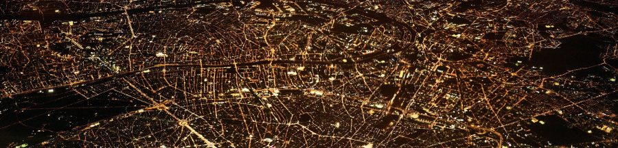L’image satellitaire d’une ville illuminée de plein feu et qui aurait bien besoin de l’application « J’allume ma rue »