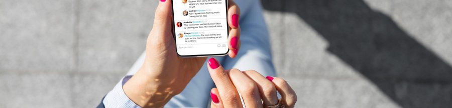 authentification-a-deux-facteurs-twitter Une femme ayant accès à son compte Twitter après avoir passé le système d’authentification à deux facteurs