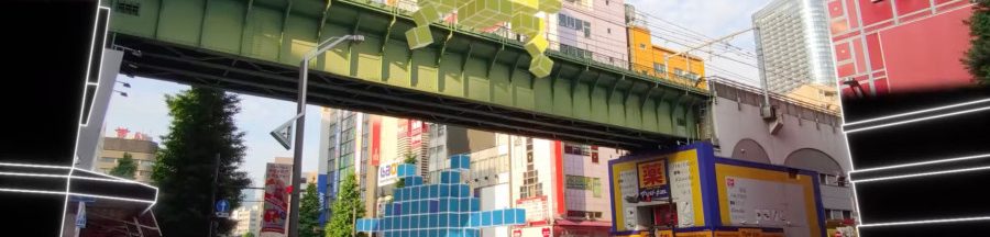 space-invaders-realite-augmentee-jeu-mobile Une rue au Japon où se dressent des aliens du jeu « Space Invaders » en réalité augmentée.