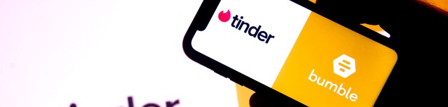 Le logo de Tinder sur smartphone, une appli de rencontre adepte du Dating Sunday.