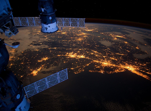 Internet satellite Afrique Moyen Orient : Orange et Eutelsat s’unissent pour réduire la fracture numérique