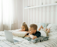 Écrans et enfants : des familles témoignent pour mieux les encadrer