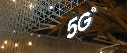 Lumière montrant le réseau 5G. Lumière montrant le réseau 5G.