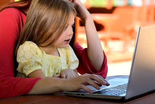 Les RDV du Numérique : SFR propose des ateliers gratuits pour une inclusion digitale des familles