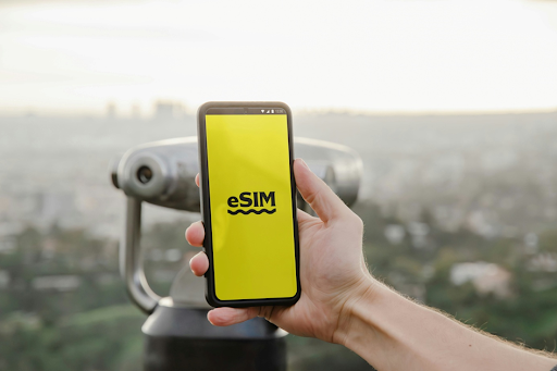 InternationalSIM : la solution eSIM de Bouygues Telecom pour les voyageurs connectés
