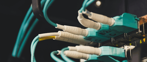 Cordon vert et beige pour l’internet.