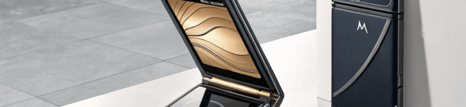 Motorola Razr 60 Ultra ouvert montrant ses écrans pliables