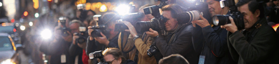 des paparazzis qui attendent pour photographier l’actrice de Star Wars