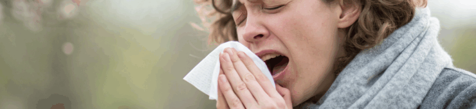 une fille faisant une allergie