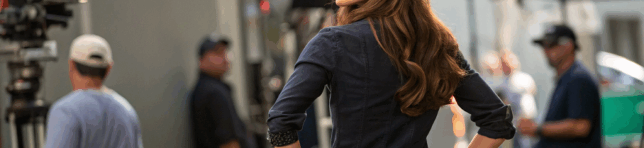 actrice ressemblant à Jennifer Garner pendant un tournage