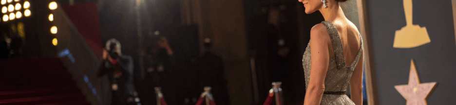 une femme ressemblant à Natalie Portman aux Oscars