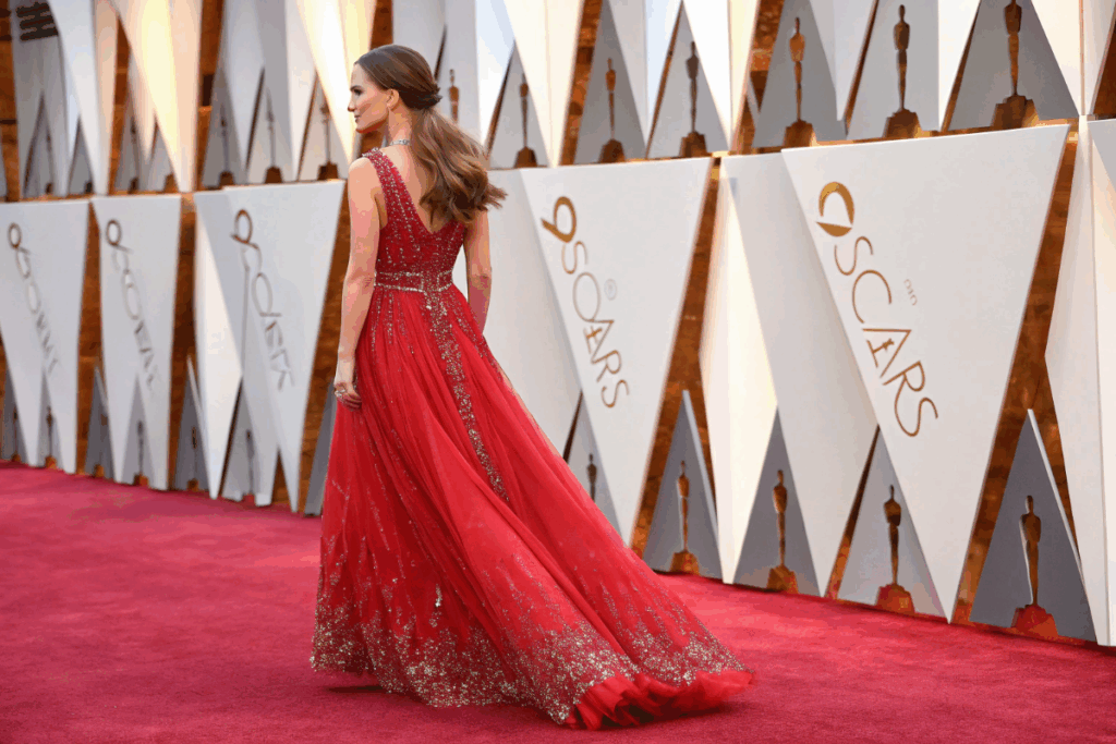 une femme similaire à Natalie Portman aux Oscars