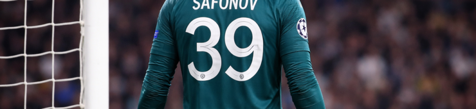 Joueur avec le maillot de Matvey Safonov