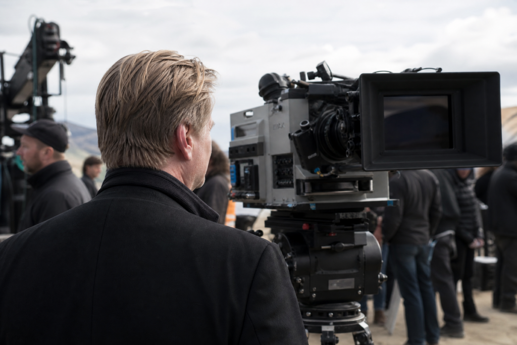 Christopher Nolan sur un plateau de tournage