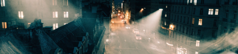 Vue de nuit sur une ville française