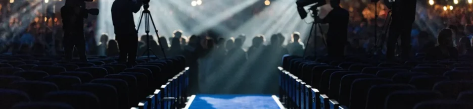 tapis bleu festival de cinéma dans l'ambiance d'Angoulême 2026 comme dans Ni vue ni connue