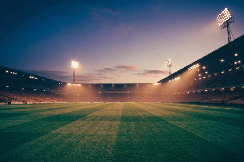 Terrain de football rappelant celui de la série Ted Lasso
