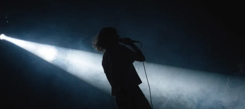 Eddy de Pretto met en images le single Sous influence