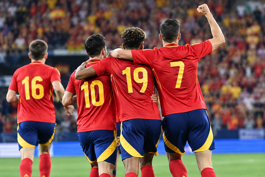 Joueurs de l’Espagne qui célèbrent un but
