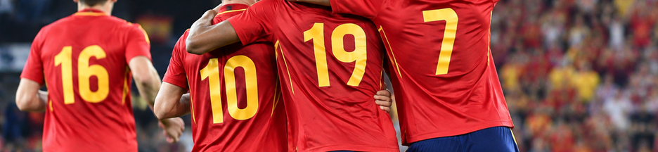 Joueurs de l’Espagne qui célèbrent un but