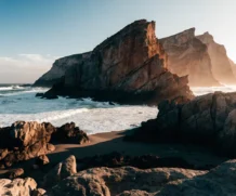 Bruno Dumont trouve la lumière dans Les Roches rouges