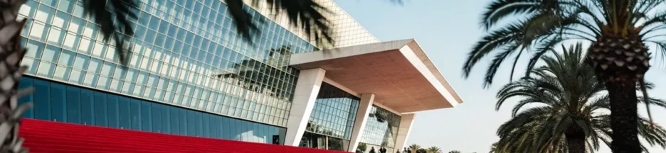 vue du Palais des Festivals à Cannes, évoquant le cadre de la cérémonie de Cannes
