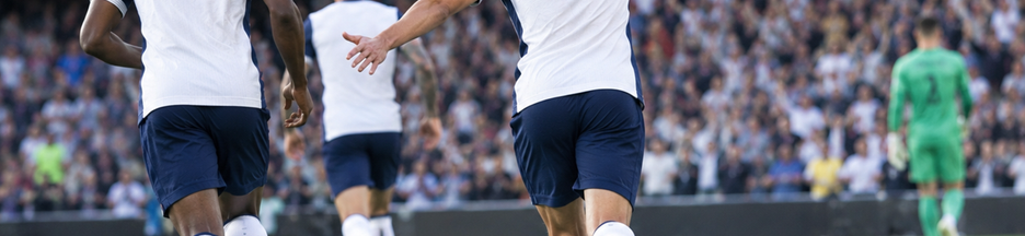 Les joueurs de Tottenham qui célèbrent un but
